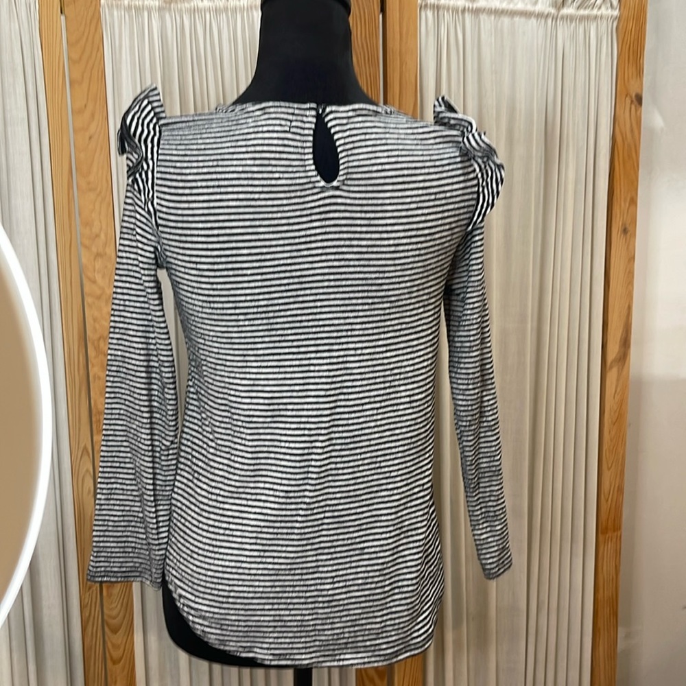 Old navy girl stripped shirt - Picture 2 of 4